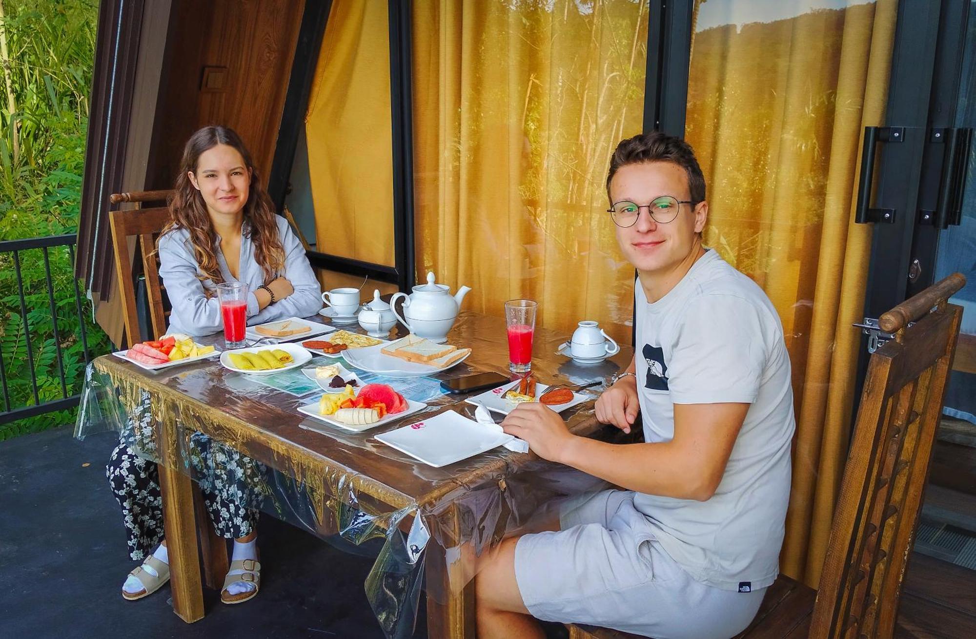 Проживание в семье Happy View Элла